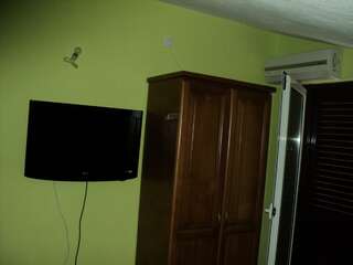 Гостевой дом Apartments Lucic Котор Двухместный номер с 1 кроватью и балконом (для 2 взрослых и 1 ребенка)-2