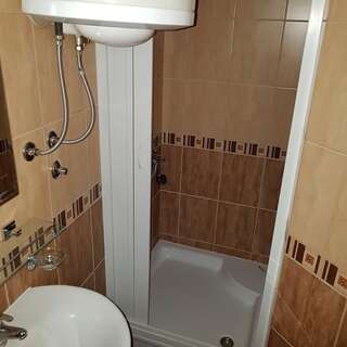 Гостевой дом Apartments Lucic Котор Двухместный номер с 1 кроватью и балконом (для 2 взрослых и 1 ребенка)-4