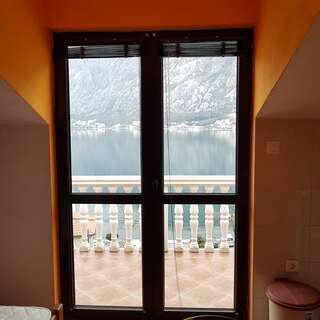 Гостевой дом Apartments Lucic Котор Двухместный номер с 1 кроватью или 2 отдельными кроватями и видом на море-5