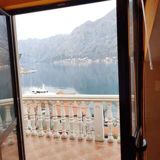 Гостевой дом Apartments Lucic Котор Двухместный номер с 1 кроватью или 2 отдельными кроватями и видом на море-6