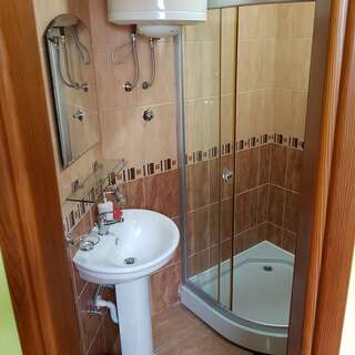 Гостевой дом Apartments Lucic Котор Одноместный номер с собственной ванной комнатой-5