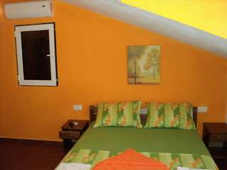 Гостевой дом Apartments Lucic Котор Двухместный номер с 1 кроватью или 2 отдельными кроватями и видом на море-2